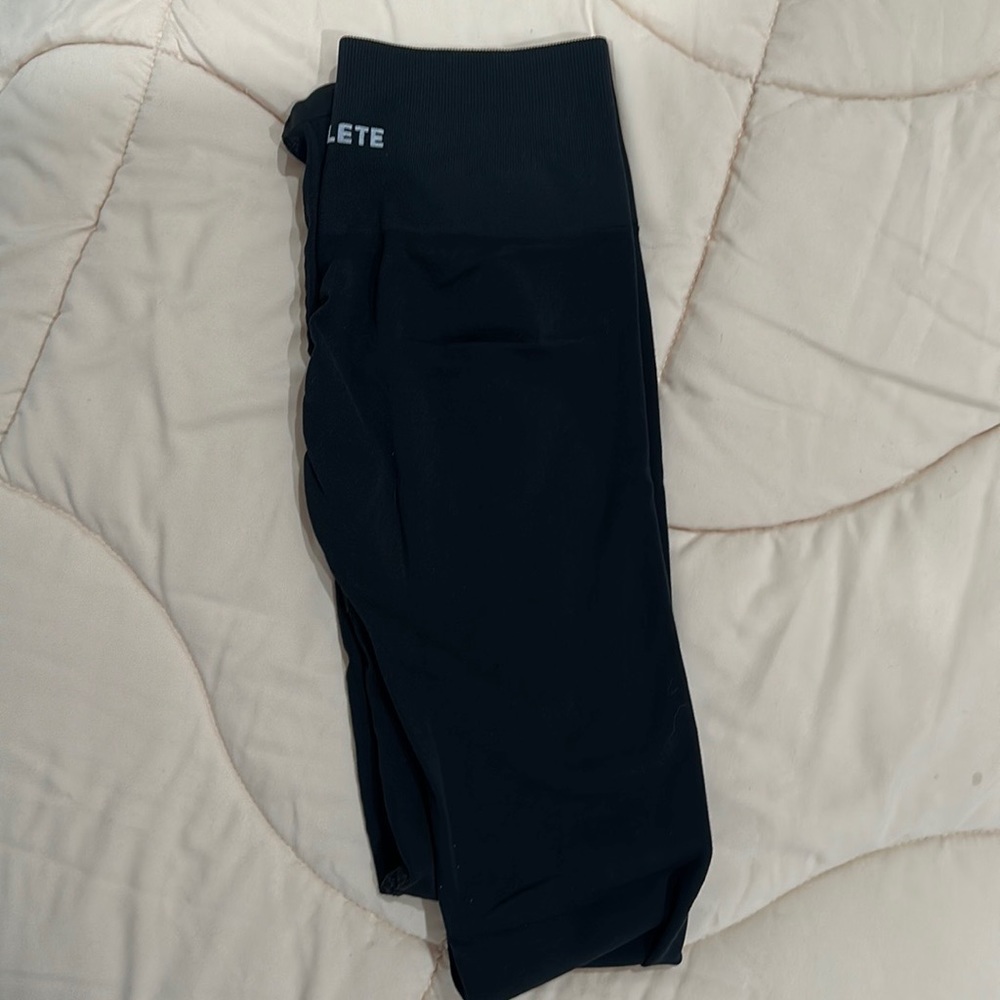 Women’s black Alphalete amplify leggings